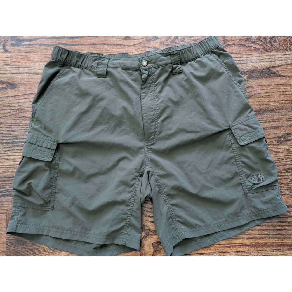 NWOT The North Face Mens XL Army Green Nylon Cargo Shorts Outdoor Hiking Utility